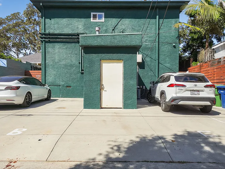 652 Vernon Ave #2 — Photo 41