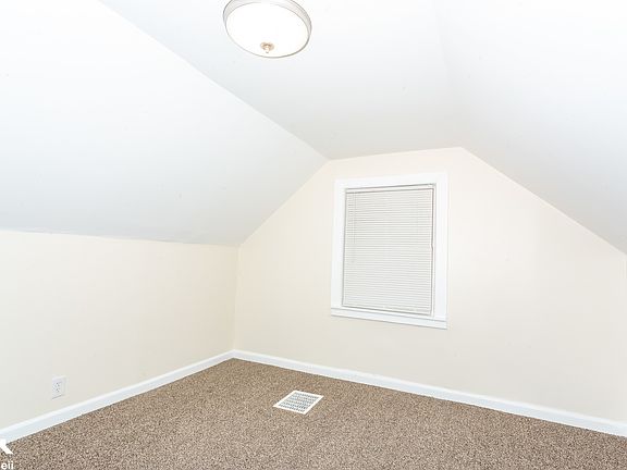 5th image of 10228 S Hoxie Ave