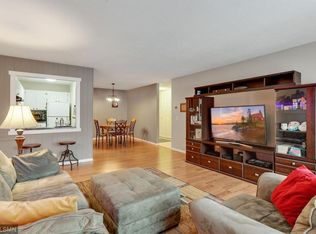 10211 Cedar Lake Rd APT 117, Minnetonka, MN 55305