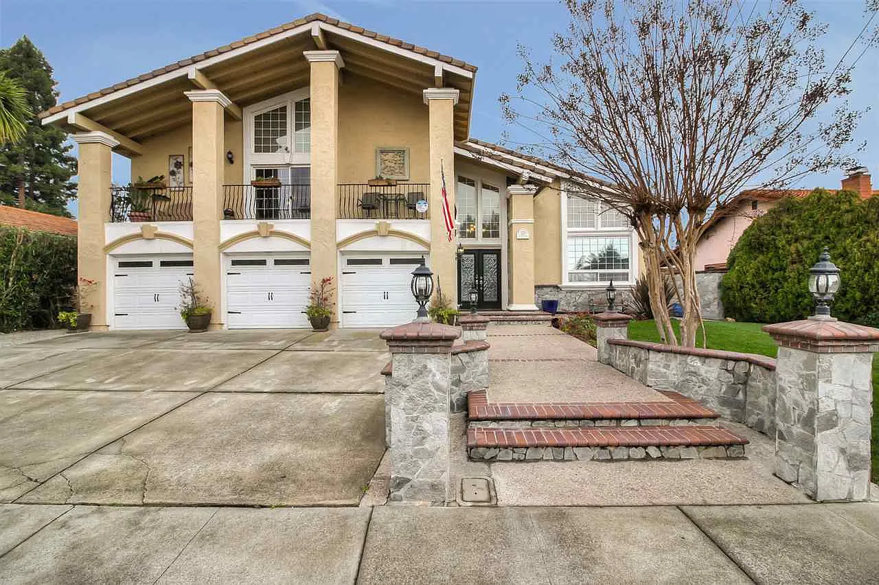 3253 Montevideo Dr photo 1