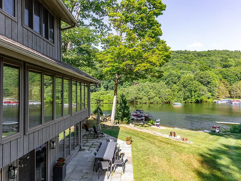 8 Cedar Point Dr — Photo 9