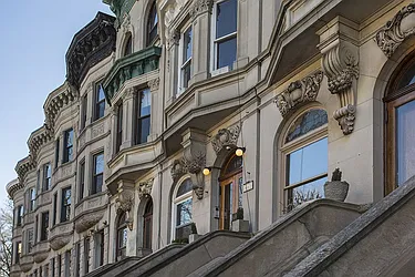 Rented by Dixon Advisory USA Inc.