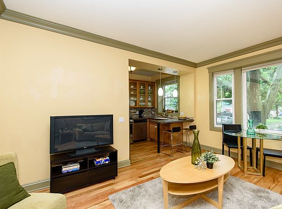 3rd image of 5001 N Oakley Ave #1