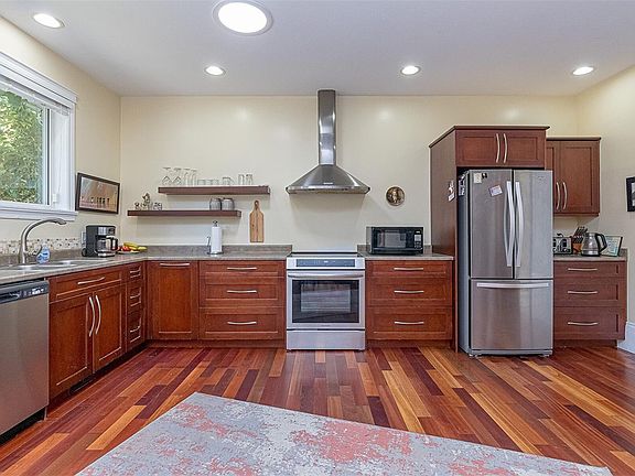 3rd image of 2781 Tamara Dr