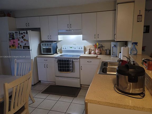 2nd image of 1011 Sorrento Dr
