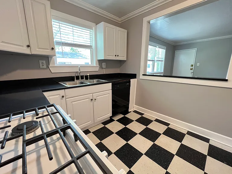 286 9th St NE #5 — Photo 7