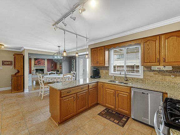 3rd image of 15539 Spyglass Cir
