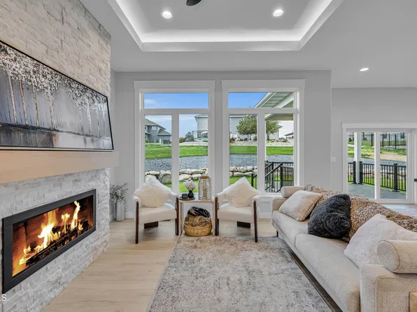 3916 Cogburn Rd, Bismarck, ND 58503
