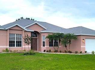 1002 SW McComkle Ave, Port Saint Lucie, FL 34953
