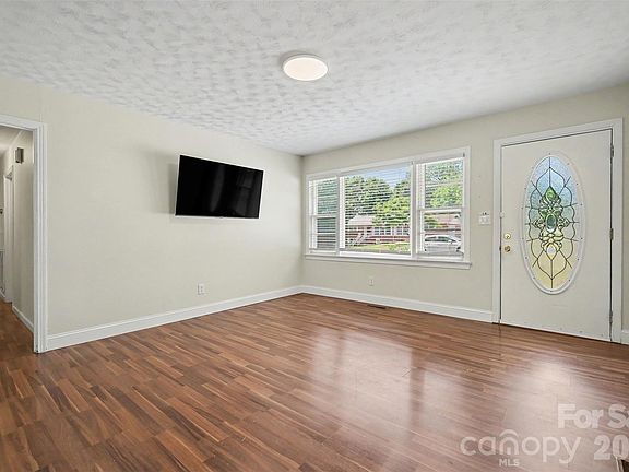 4th image of 79 Walnut St