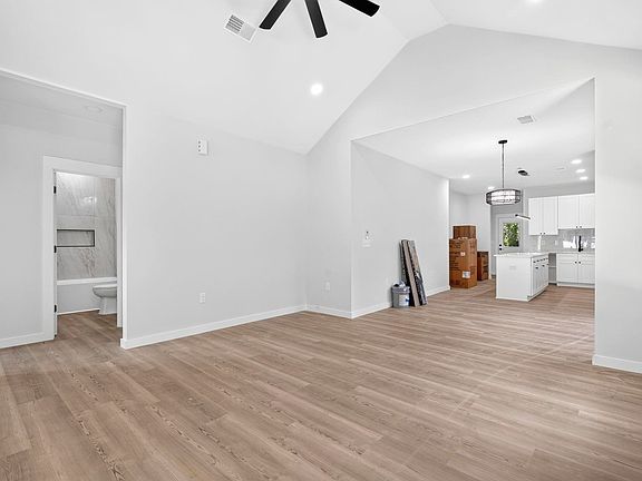 5th image of 464 Tryon St