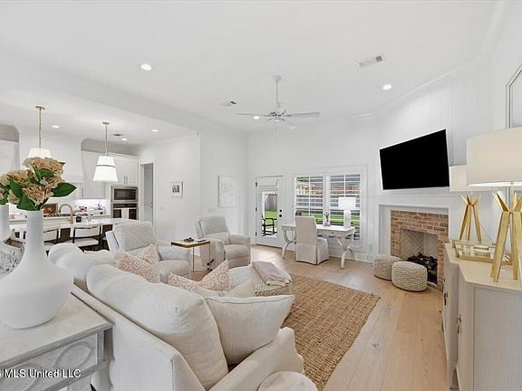 5th image of 103 Hutto Ln
