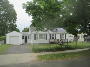 58 Glencoe St, Springfield, MA 01104
