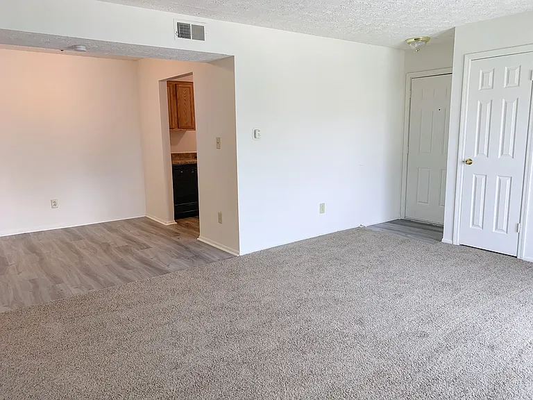 Waterstone Place Apartments — Photo 3