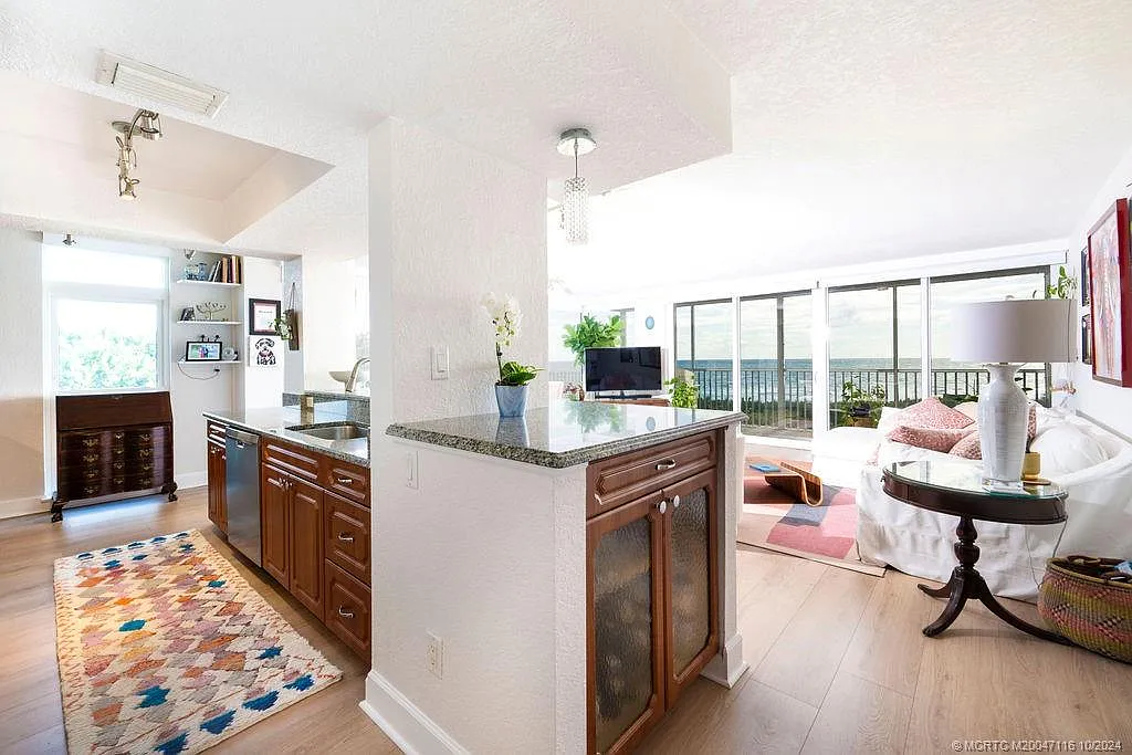 2 bed, 1350 sqft, $7,750 — Photo 3