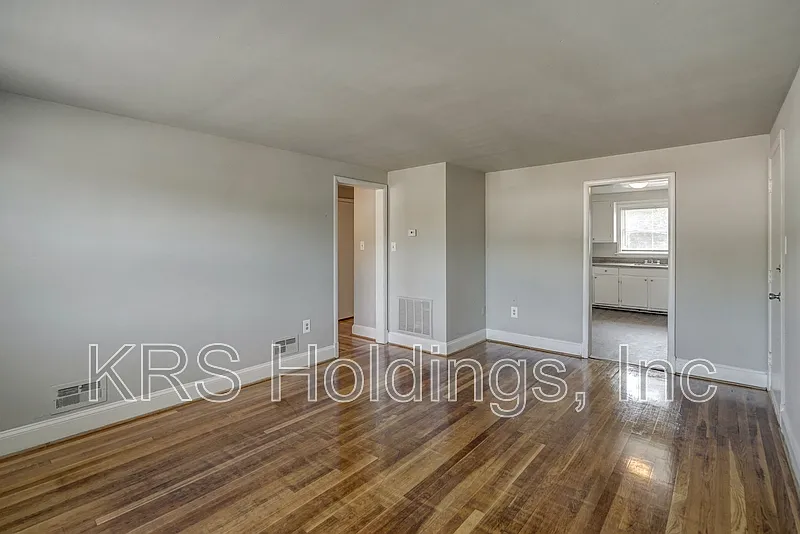 2 bed, 1.0 bath, 875 sqft, $1,195 — Photo 2