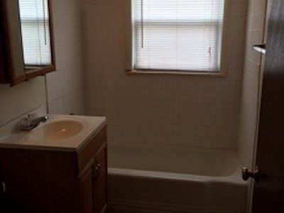 4th image of 15018 Dorchester Ave APT 1E