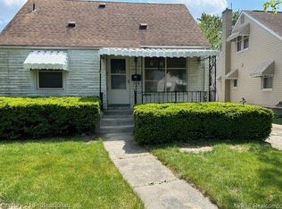 8150 Standard Ave, Center Line, MI 48015