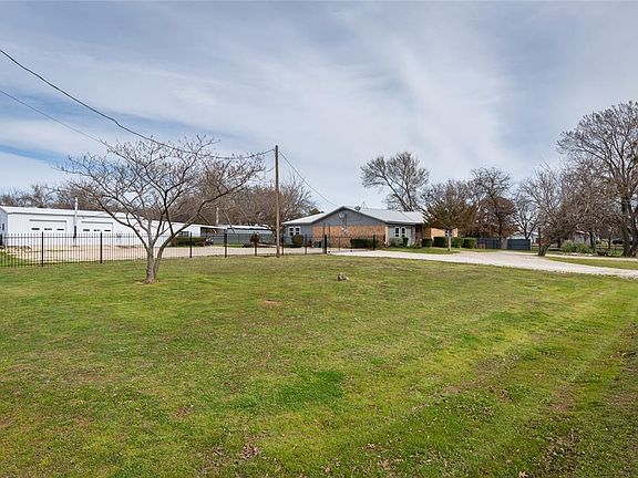 3rd image of 805 Walnut Creek Dr #A