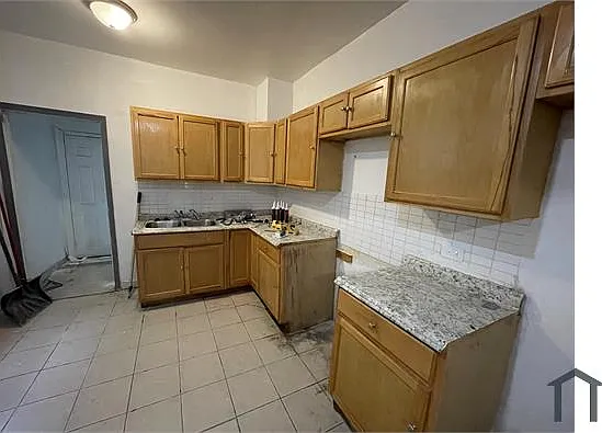 3 bed, 1200 sqft, $1,900 — Photo 4