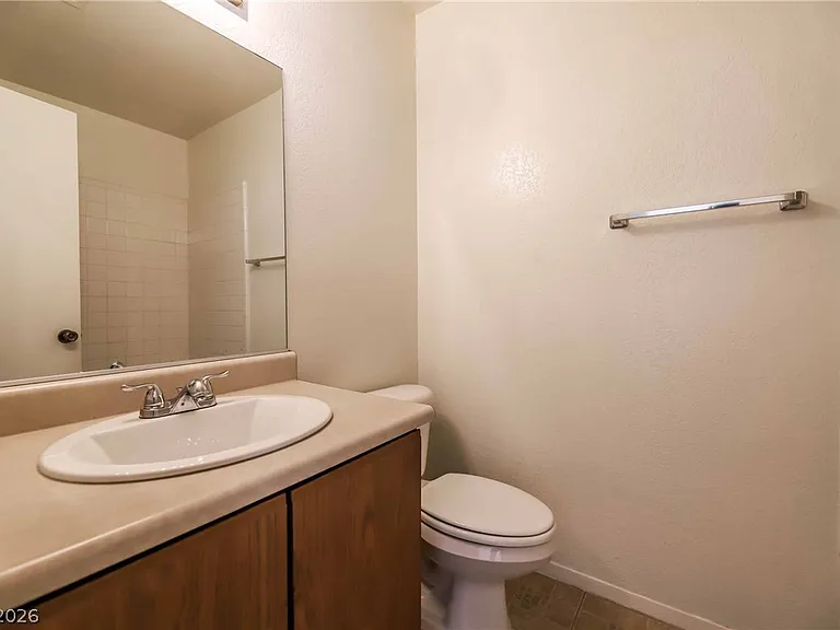 566 Kristin Ln — Photo 14
