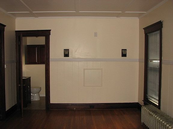 2nd image of 319 Irvine Pl