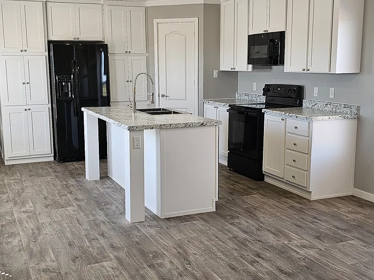 4600 Cumberland Farm Cir — Photo 2