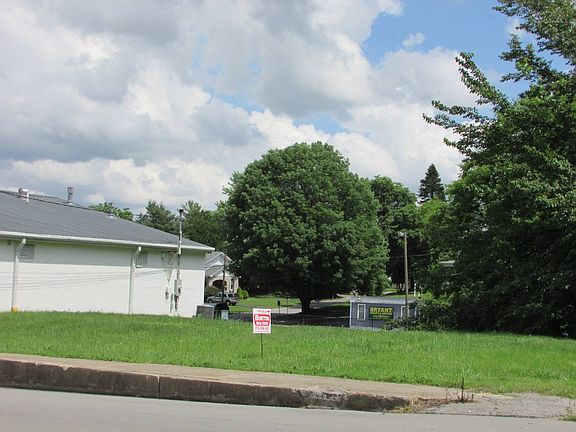 5th image of 303 Burkesville St