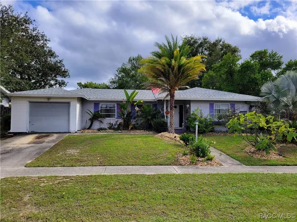 2240 W Howard Pl, Citrus Springs, FL 34434
