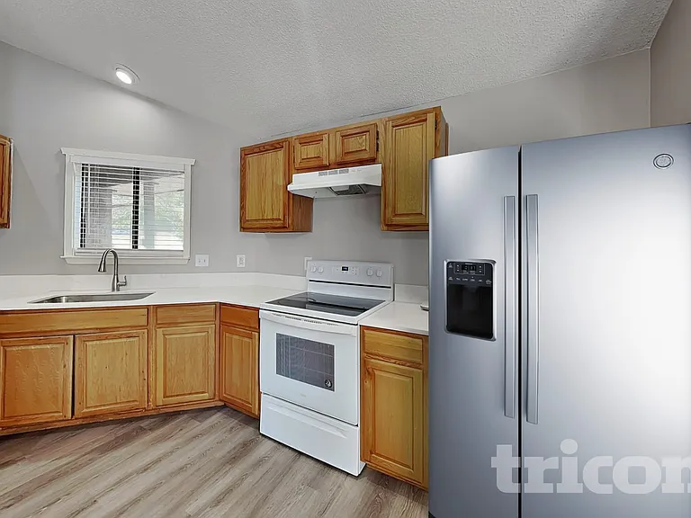 10008 Buffalo Grove Rd — Photo 4