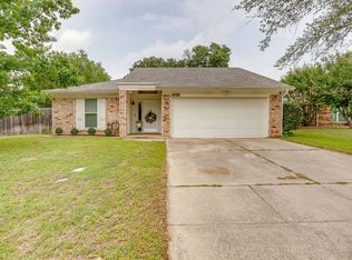 2135 Reverchon Dr, Arlington, TX 76017