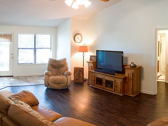 windows to back& open dining