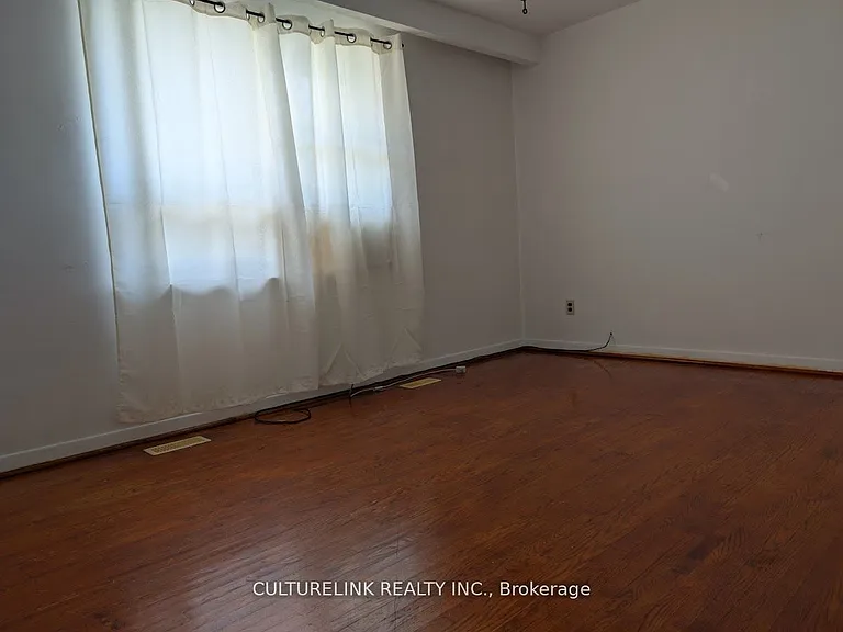 998 Willowdale Ave #MAIN FLOOR — Photo 8