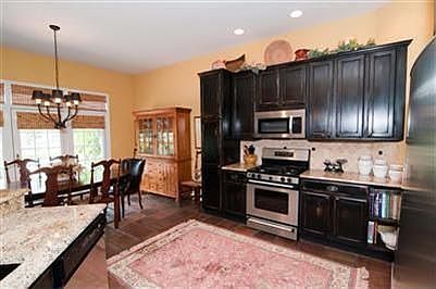 5th image of 1120 Club View Dr