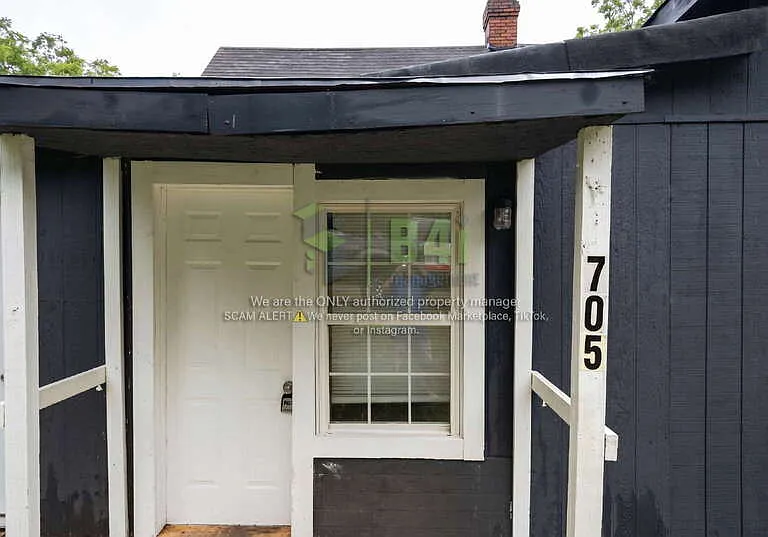 705 Barnesville St — Photo 2