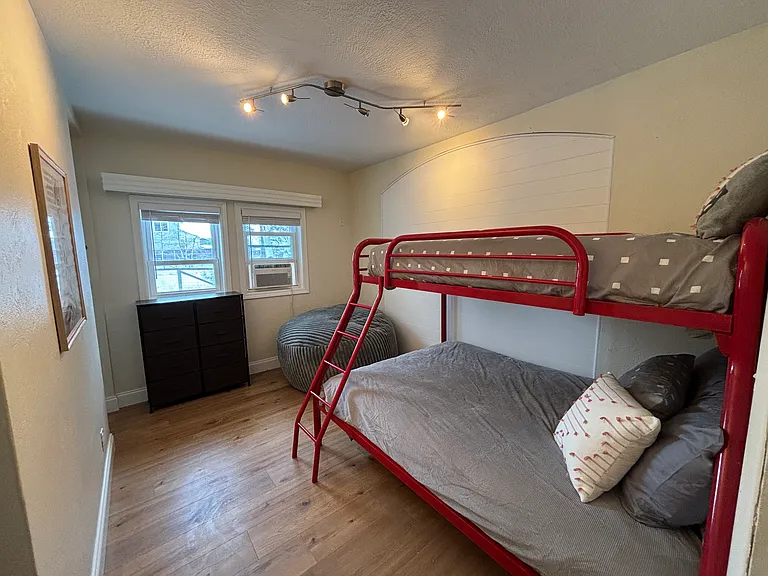 450 SE Reed Market Rd — Photo 15