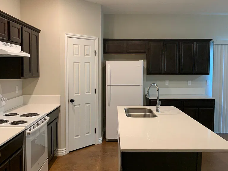 5564 S Victoria St — Photo 3