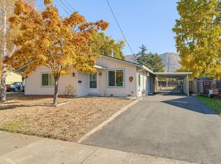 1235 NE 9th St, Grants Pass, OR 97526