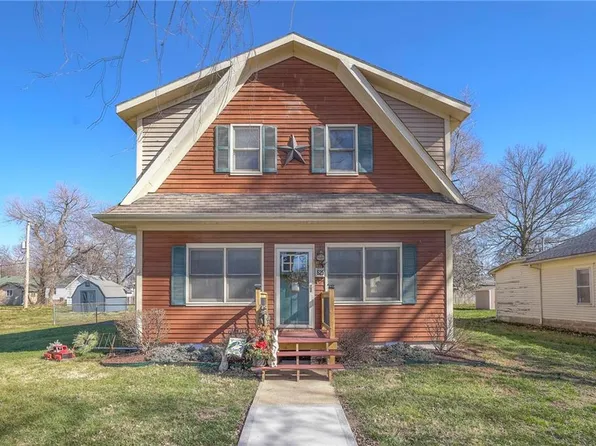 625 Locust St, Wellsville, KS 66092
