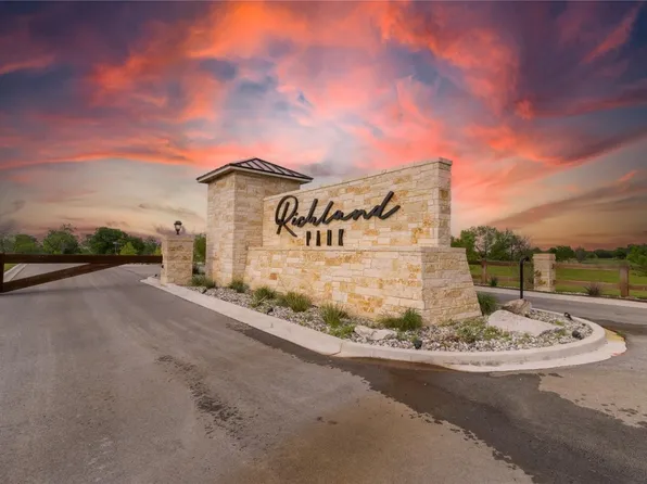 120 Richland Park Dr, Corsicana, TX 75109