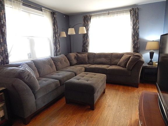 3rd image of 2749 W 89th St