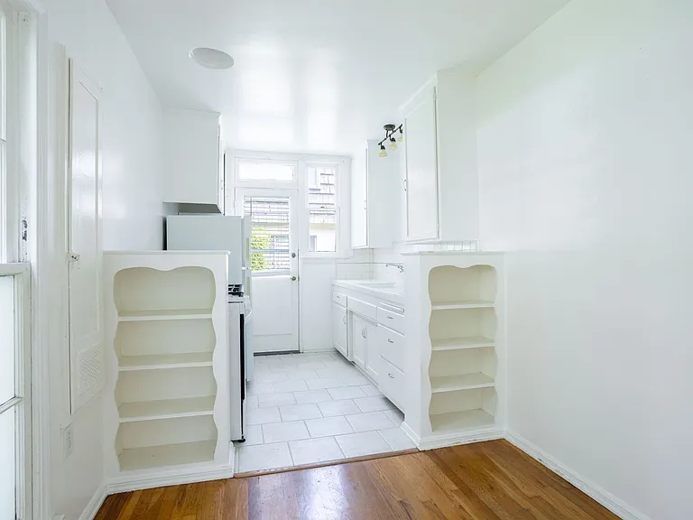 Maple Dr Apartments — Photo 3