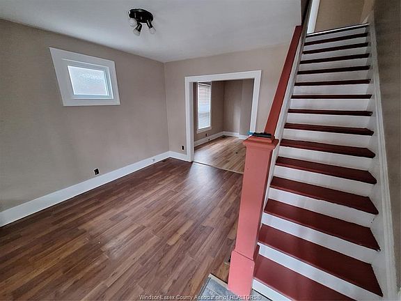 2nd image of 3219 Linwood Pl