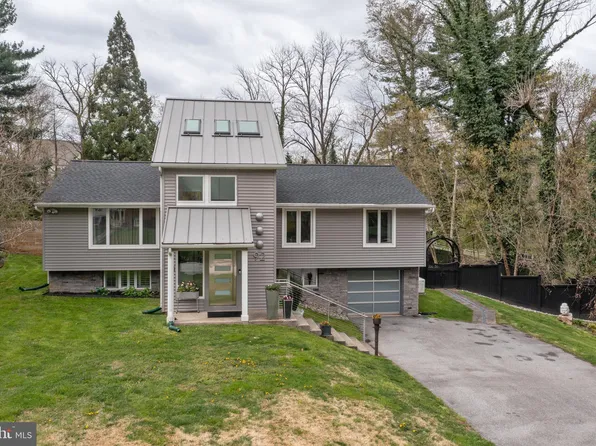 92 S Forge Manor Dr, Phoenixville, PA 19460