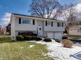 5704 Greenview Rd, Oakwood Hills, IL 60013
