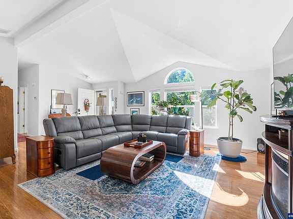 4th image of 607 Glenbrook Cir