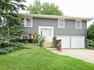 812 W Lakeside Plz, Hoffman Estates, IL 60169