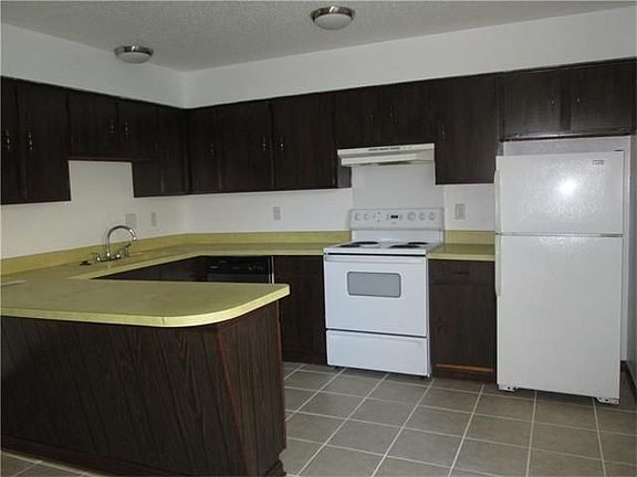 3rd image of 1740 Newport Pl APT C