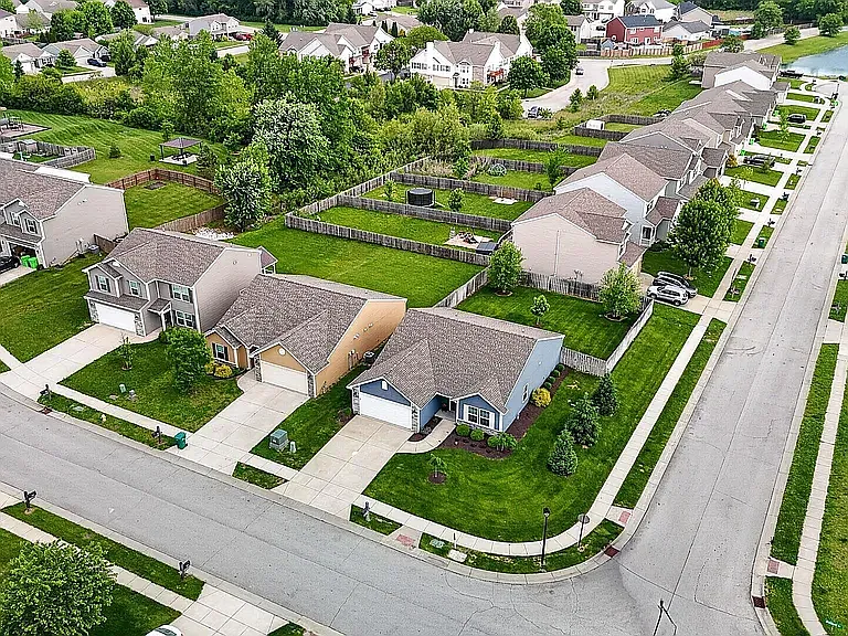 3272 Maitland Dr — Photo 33