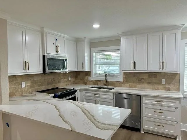 3 bed, 2.0 bath, 1249 sqft, $2,000 — Photo 2